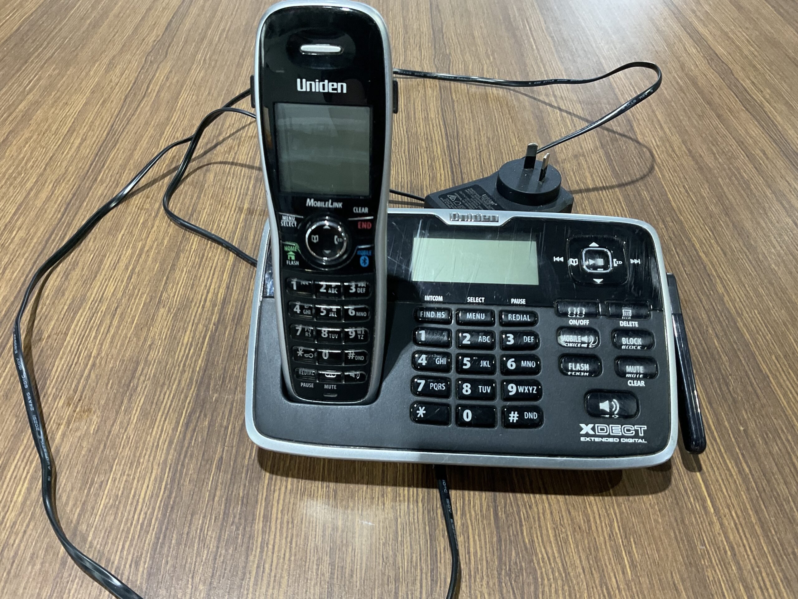 Phone - "Uniden" "Uniden"