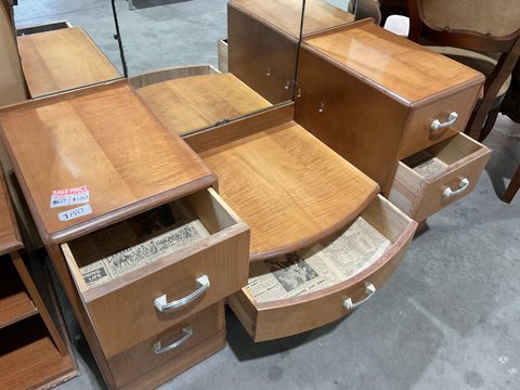 Vintage Dressing Table Layerd Drawers with Large Mirror