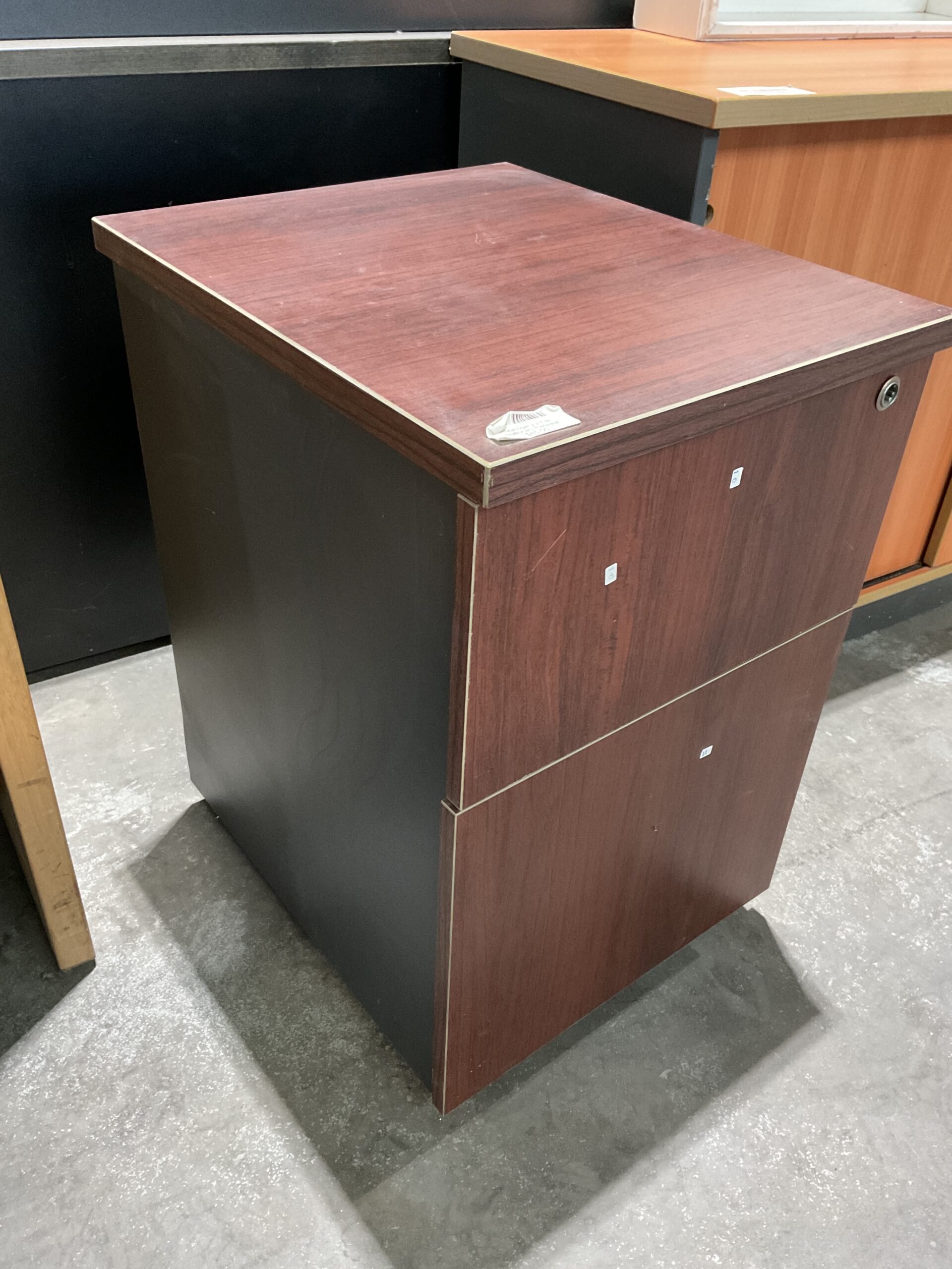 Stationary Pedestal - Mahogany 2 Files