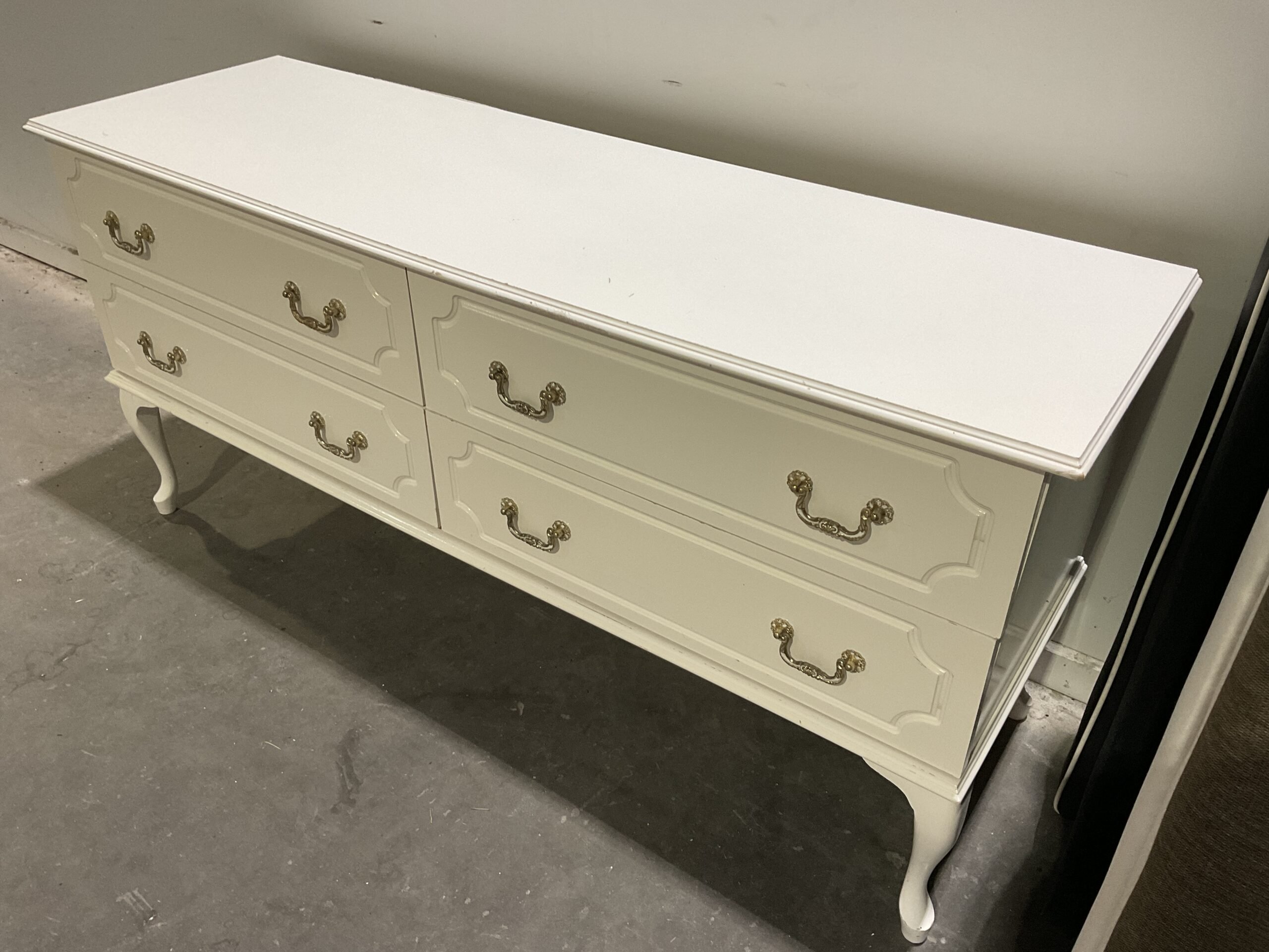 Short Dresser - White with Legs