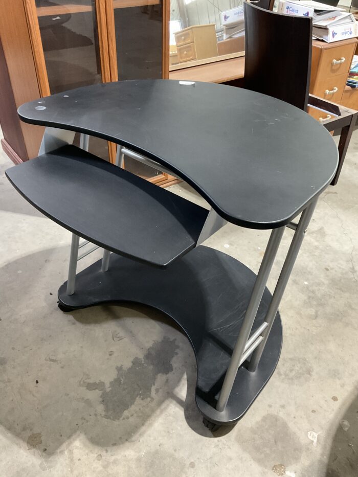 Curved Mobile Desk